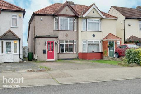 30 Heaton Way, Romford, RM3 7HA