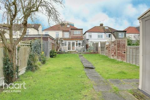30 Heaton Way, Romford, RM3 7HA