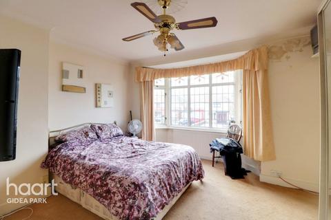 30 Heaton Way, Romford, RM3 7HA