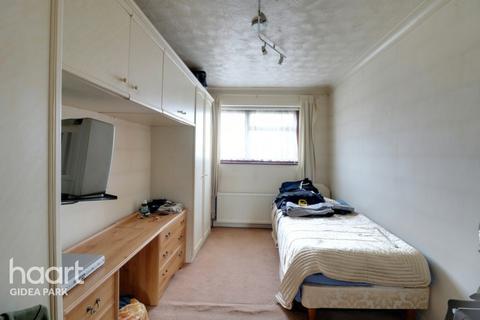 30 Heaton Way, Romford, RM3 7HA