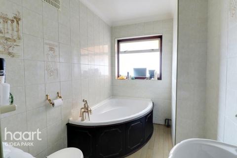 30 Heaton Way, Romford, RM3 7HA