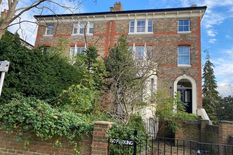 Flat 3, 15 The Barons, Twickenham, TW1 2AP
