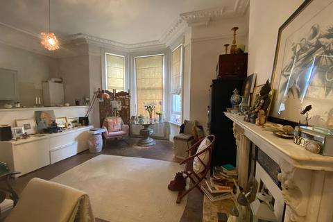 Flat 3, 15 The Barons, Twickenham, TW1 2AP