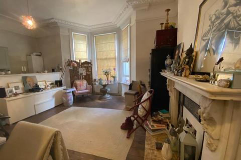 Flat 3, 15 The Barons, Twickenham, TW1 2AP