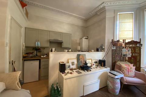 Flat 3, 15 The Barons, Twickenham, TW1 2AP