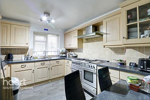 64 Viola Close, South Ockendon, RM15 6JE