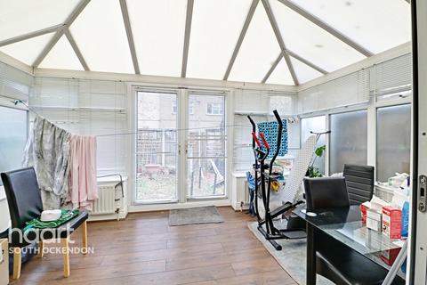 64 Viola Close, South Ockendon, RM15 6JE