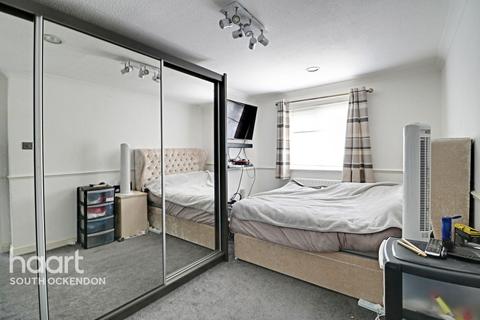64 Viola Close, South Ockendon, RM15 6JE