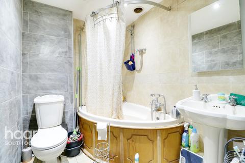64 Viola Close, South Ockendon, RM15 6JE
