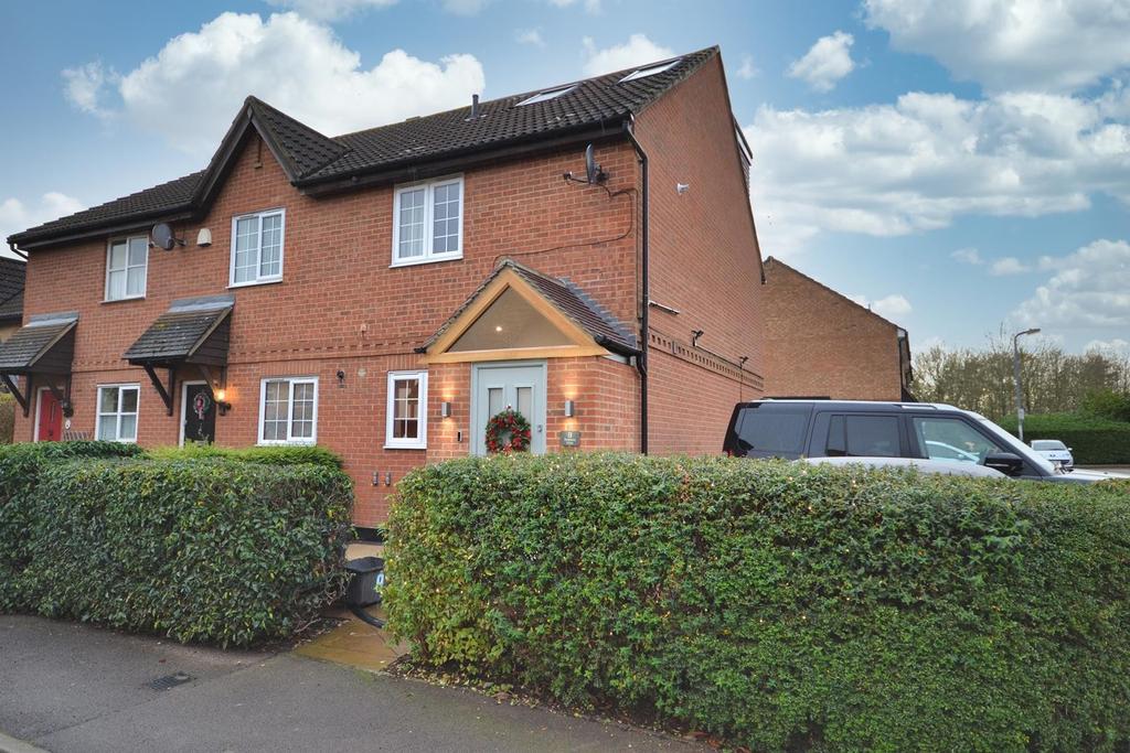 Redwood Drive, Laindon, Basildon, Essex, SS15 3 bed end of terrace house £360,000