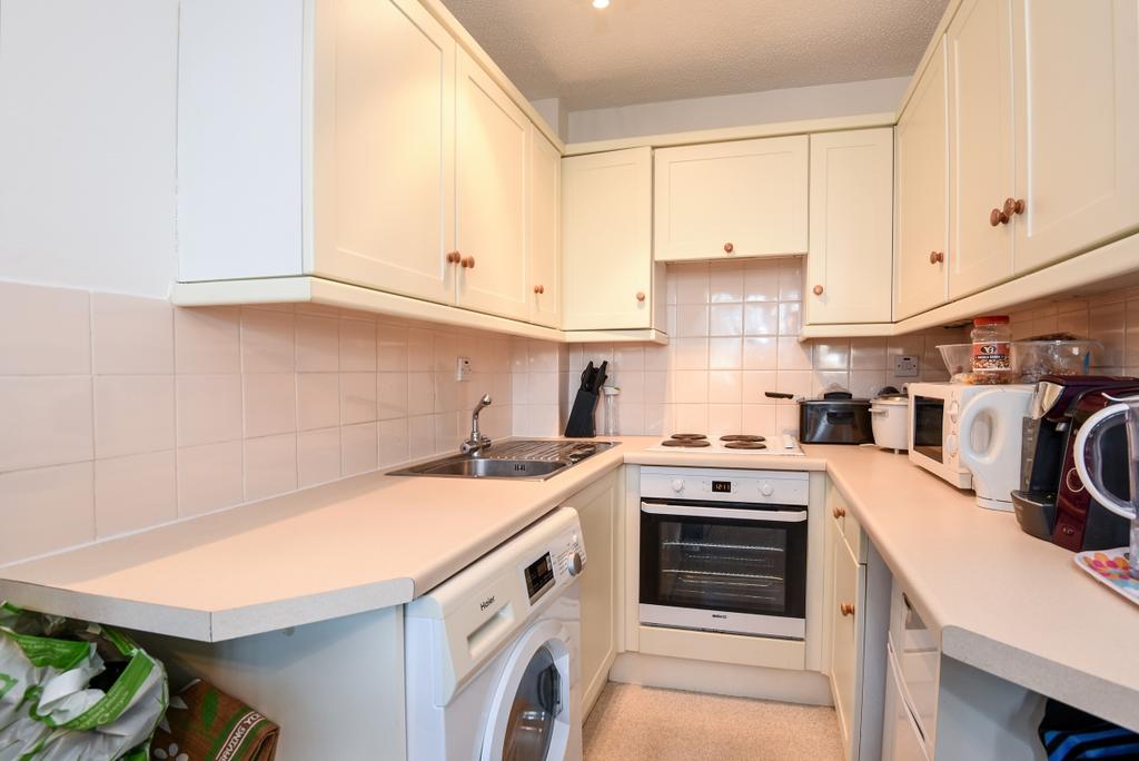 West Hill Wandsworth SW15 1 bed flat £950 pcm (£219 pw)