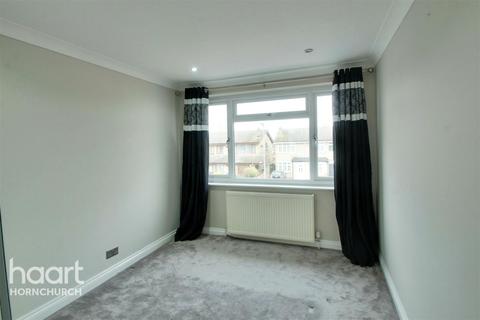 7 Carfax Road, Hornchurch, RM12 4BA