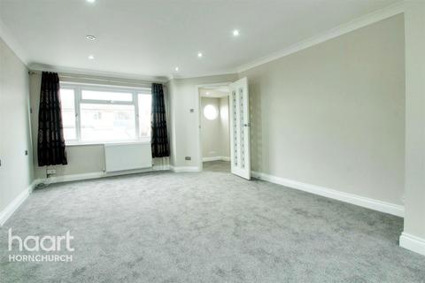 7 Carfax Road, Hornchurch, RM12 4BA