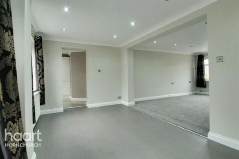 7 Carfax Road, Hornchurch, RM12 4BA