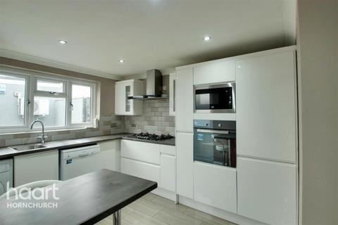7 Carfax Road, Hornchurch, RM12 4BA