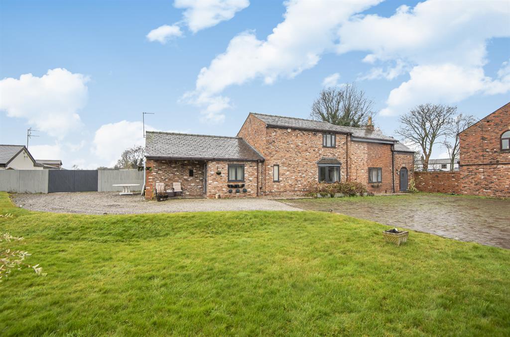 Lower Green Lane, Astley, Manchester, M29 7JZ 5 bed detached house £600,000