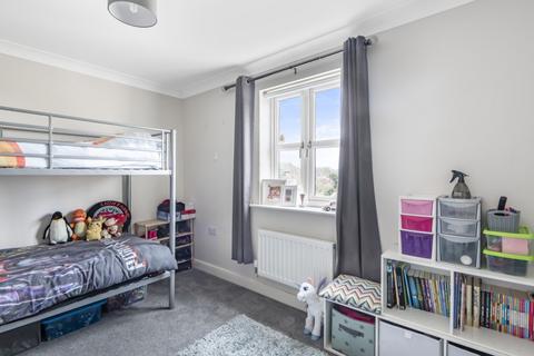 12 Hardingham Close, Carterton, OX18 1AU