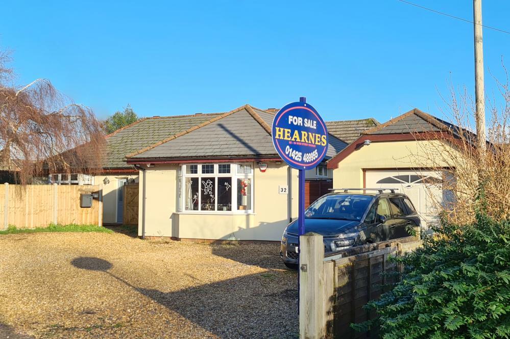 North Poulner Road, Ringwood, BH24 1SP 5 bed detached bungalow £490,000