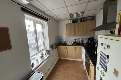 2 bedroom flat to rent, Tennyson Road