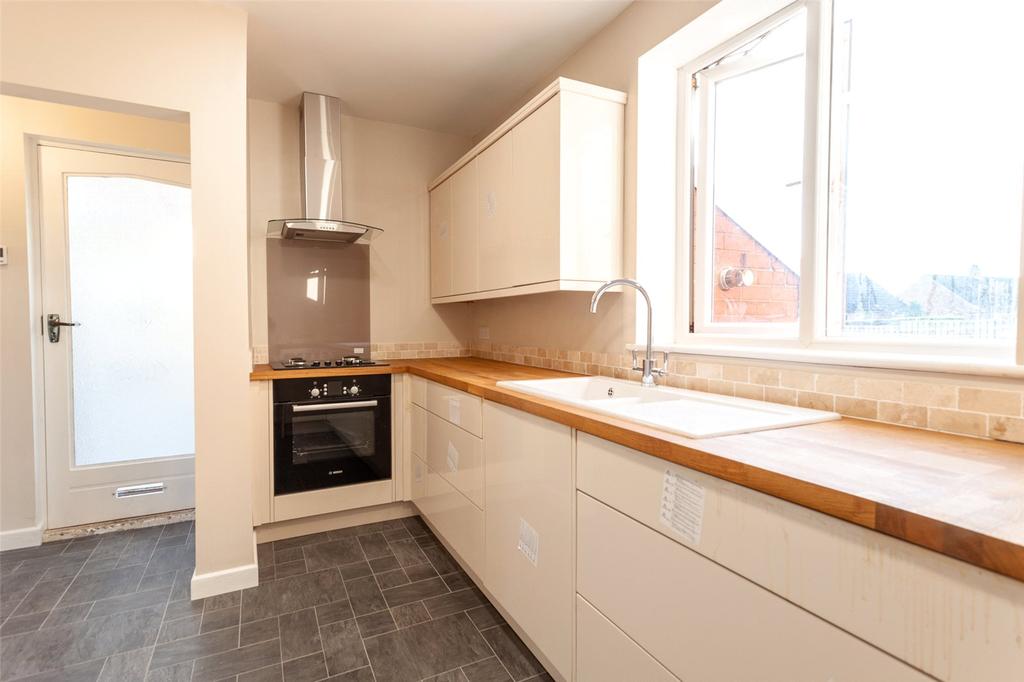 Charles Avenue, Oakes, Huddersfield... 2 bed semidetached house £150,000