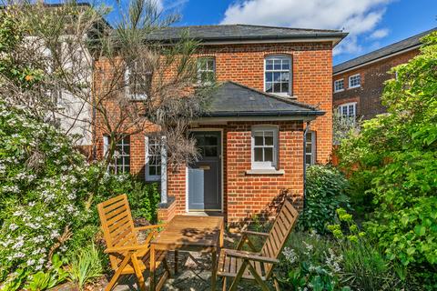 12 Alison Way, Winchester, SO22 5BT