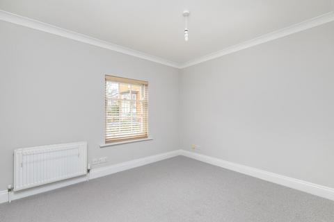 12 Alison Way, Winchester, SO22 5BT