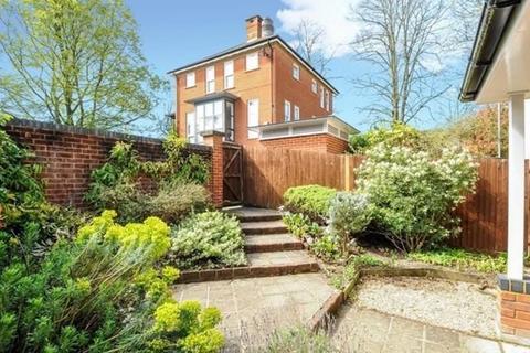 12 Alison Way, Winchester, SO22 5BT