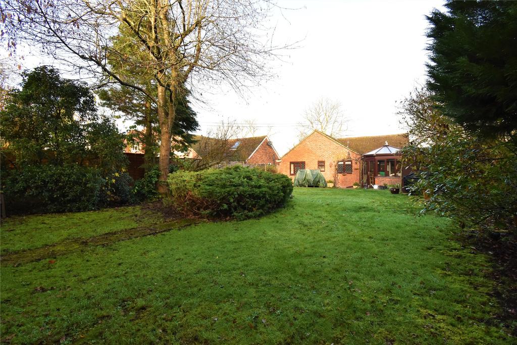Sandhurst Lane, Blackwater, Camberley, GU17 3 bed bungalow £575,000
