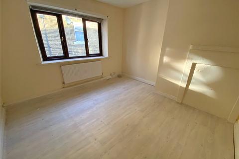 2 bedroom semi-detached house to rent, Dole Street, Thornton, Bradford, BD13