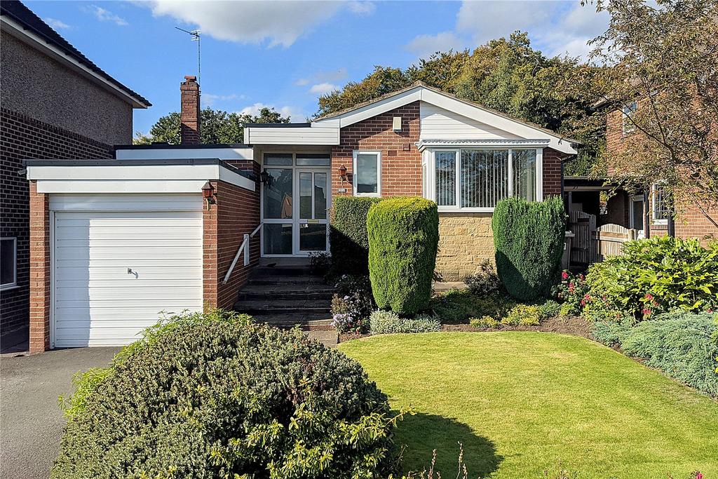 Park Drive, Mirfield, West Yorkshire, WF14 2 bed bungalow £900 pcm (£208 pw)