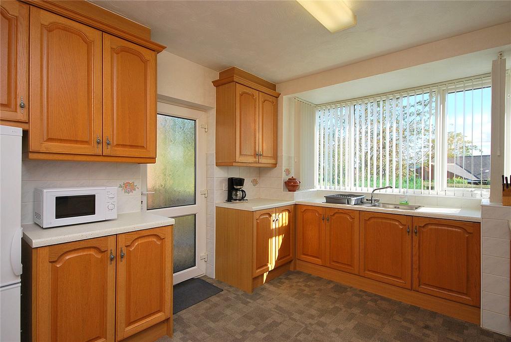 Park Drive, Mirfield, West Yorkshire, WF14 2 bed bungalow £900 pcm (£208 pw)