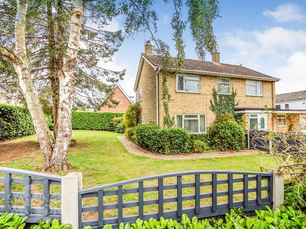 Blofield Road, Brundall, Norwich 4 bed detached house £425,000