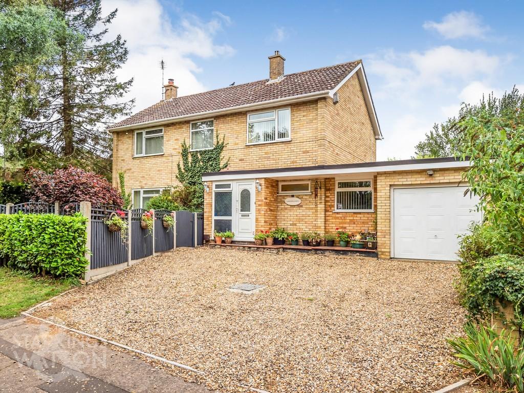 Blofield Road, Brundall, Norwich 4 bed detached house £425,000