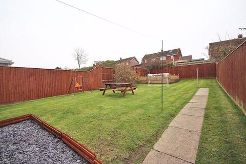 86 Fairway, Waltham, Grimsby, DN37 0ND