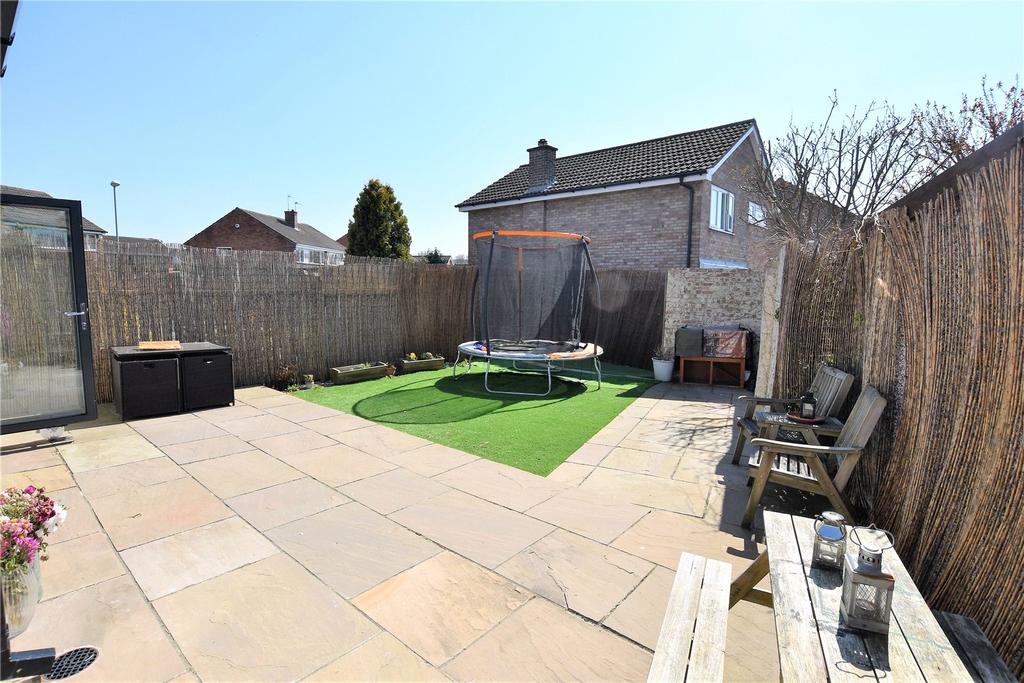 Newlaithes Garth, Horsforth, Leeds 3 bed semidetached house £349,950