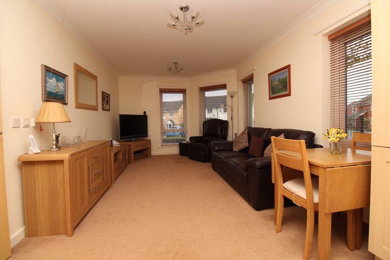 Knaves Court, High Street... 2 bed apartment £105,000