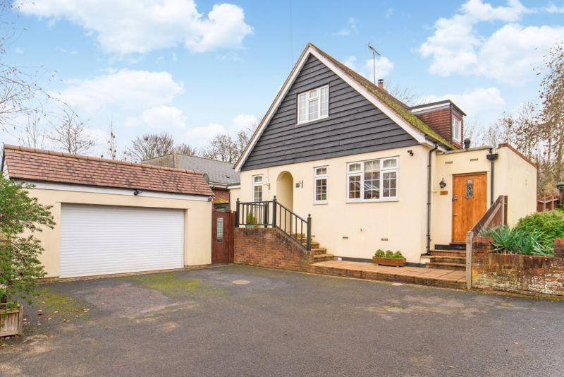 Hemel Hempstead Road, Redbourn 4 bed detached bungalow £735,000