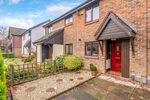 7 Broadlands, Horley, RH6 9XA