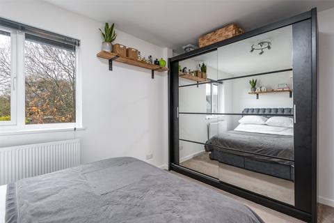 7 Broadlands, Horley, RH6 9XA