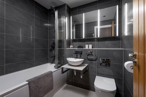 7 Broadlands, Horley, RH6 9XA