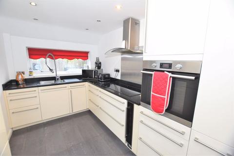 2 Briscoe Drive, Wirral, CH46 0TW