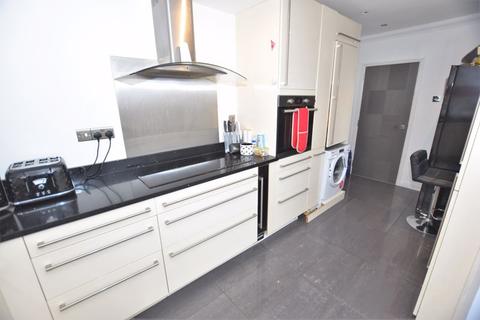2 Briscoe Drive, Wirral, CH46 0TW