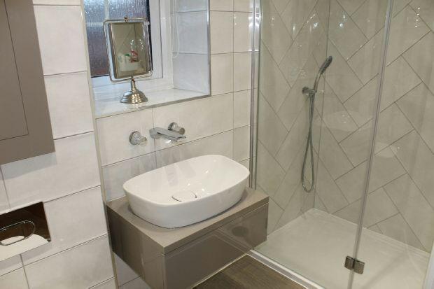 En - Suite Shower Ro