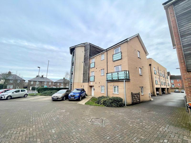 Daimler Drive, Dunstable 2 bed apartment £185,000