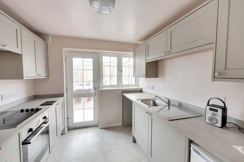 3 bedroom terraced house to rent, Cloford Close, Trowbridge