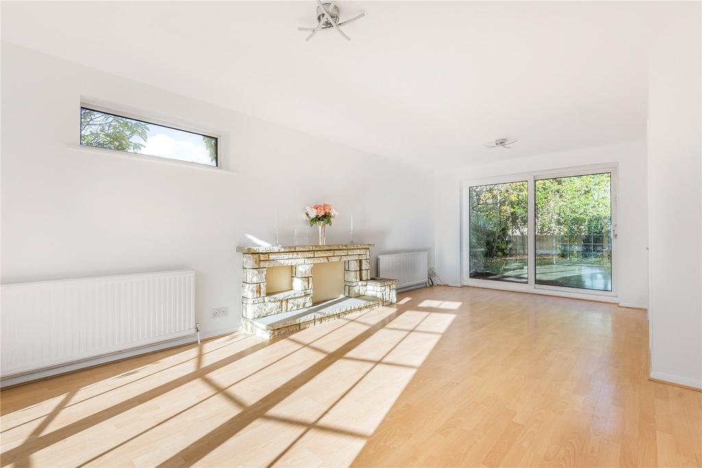 Sutherland Chase, Ascot, Berkshire, SL5 4 bed detached house £2,500