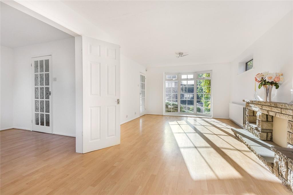 Sutherland Chase, Ascot, Berkshire, SL5 4 bed detached house £2,500