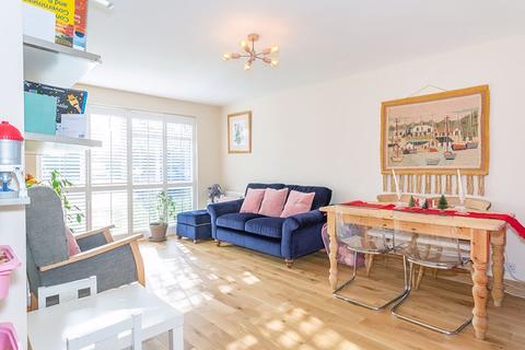 43 Warwick Gardens, Thames Ditton, KT7 0RB