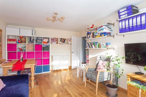 43 Warwick Gardens, Thames Ditton, KT7 0RB