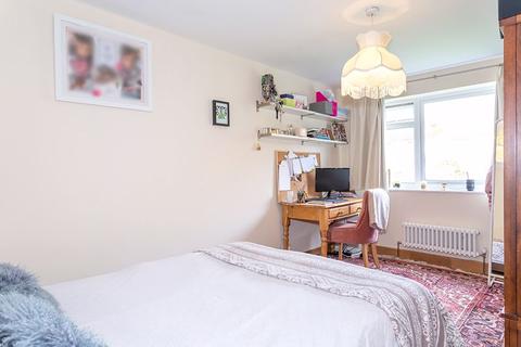 43 Warwick Gardens, Thames Ditton, KT7 0RB